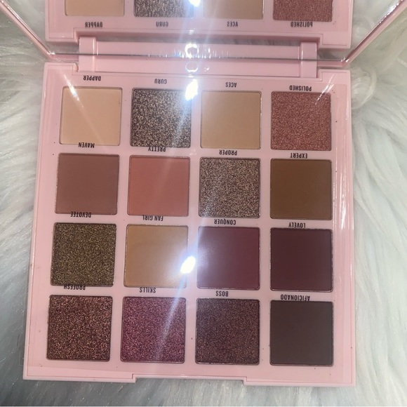 NeW LA girl eyeshadow palette πΈ - Picture 3 of 9